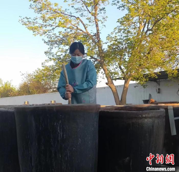 盛煌娱乐注册:(新春走基层)藏在金塔黑醋里的年味